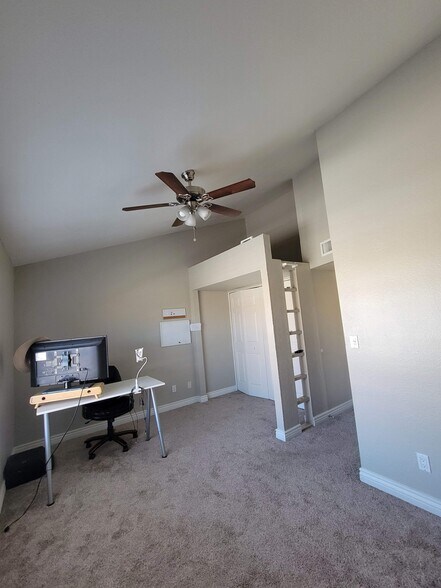 Building Photo - 5704 E Aire Libre Ave