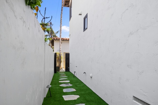 Building Photo - 227 Neptune Ave