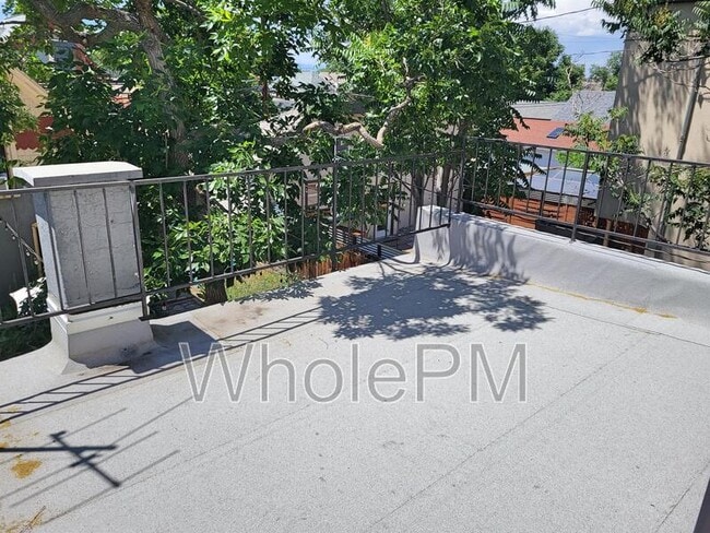 Building Photo - 721 Elati St