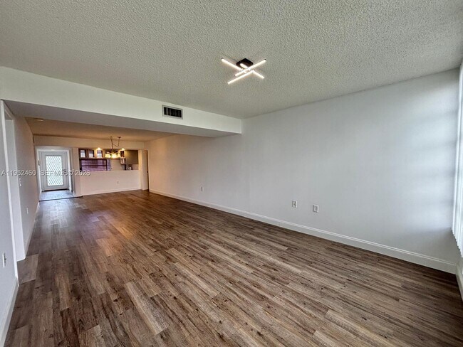 Building Photo - 1703 Whitehall Dr