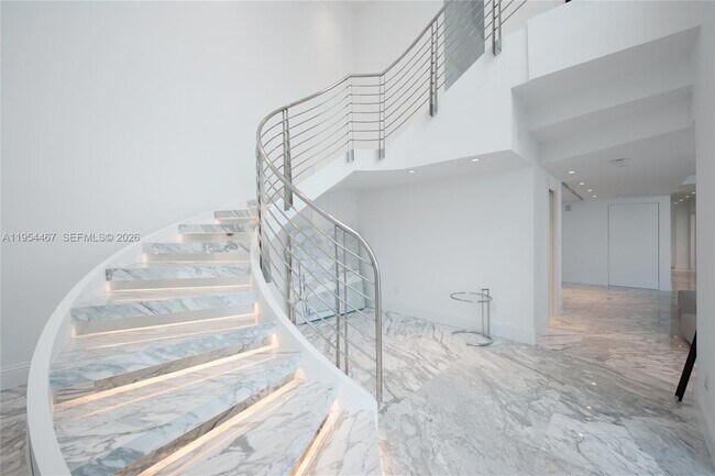 Building Photo - 1000 South Pointe Dr