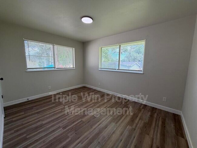 Building Photo - 2257 Luxmore Dr