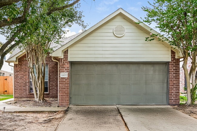 Building Photo - 6807 Highwind Bend Ln