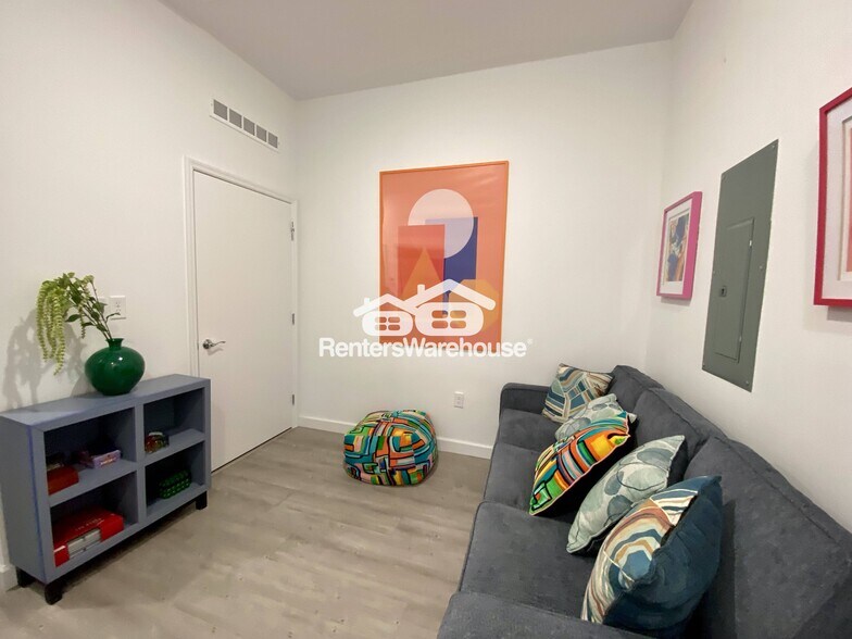 Building Photo - 620 Trikomo Dr