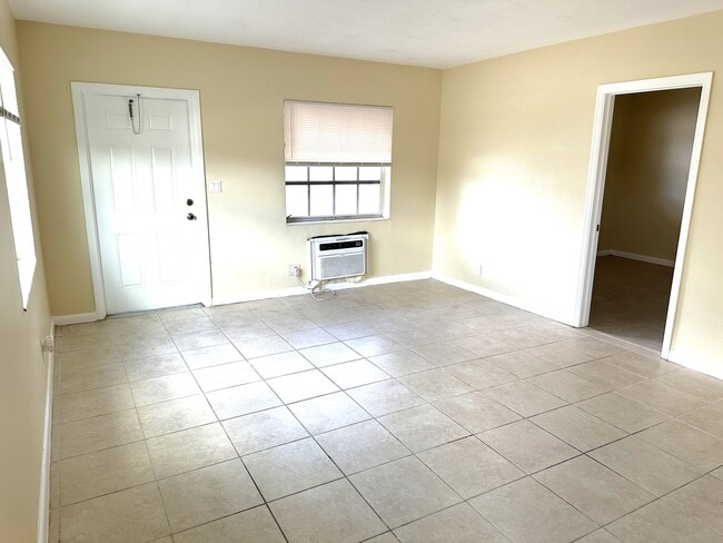 Building Photo - 240-260 NW 40th Ct
