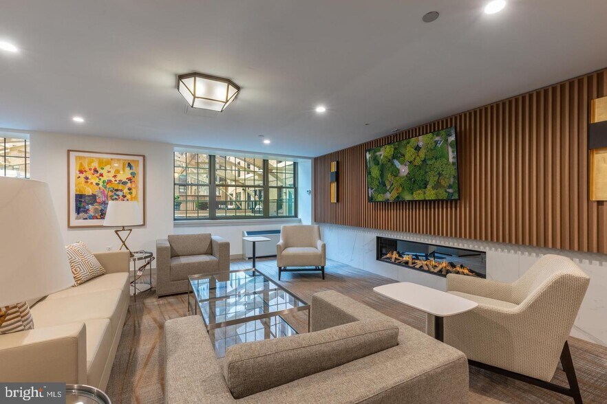 Building Photo - 219 S 18th St