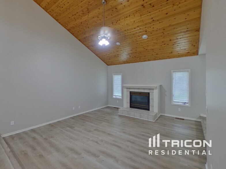 Building Photo - 209 Greenbriar Ln