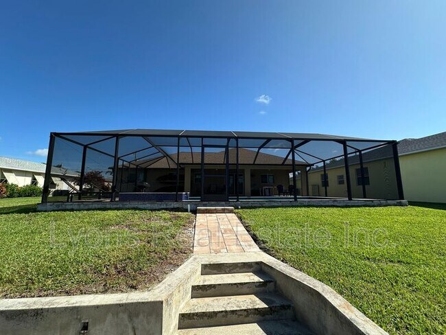 Building Photo - 2202 SE 8th St