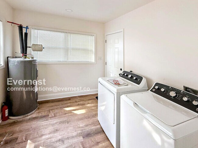 Building Photo - 831 4th Terrace W