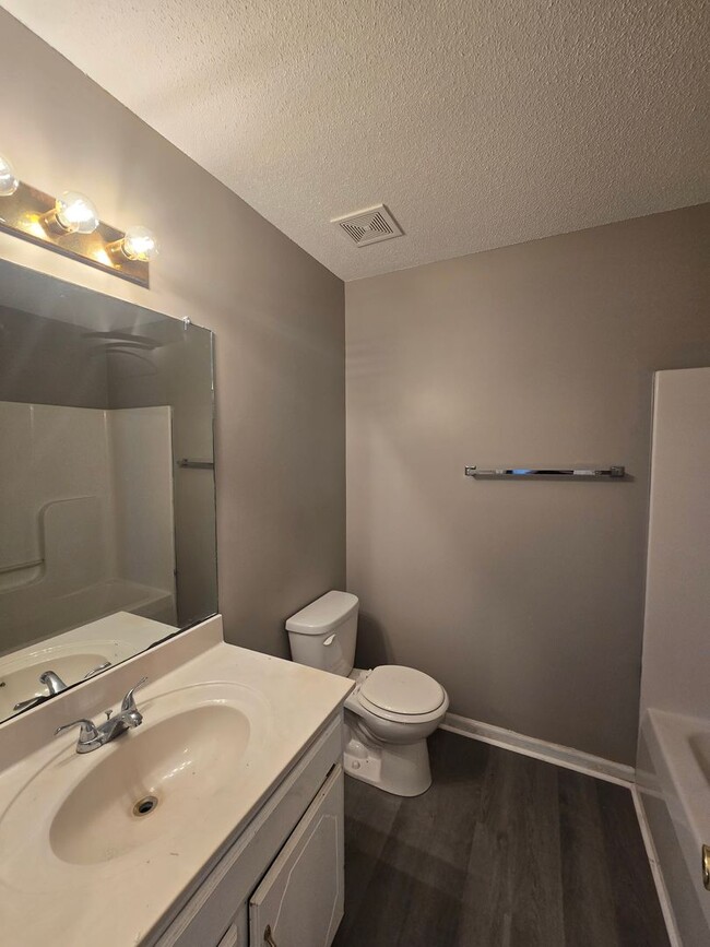 Building Photo - Charming 3-Bedroom Retreat at the End of t...