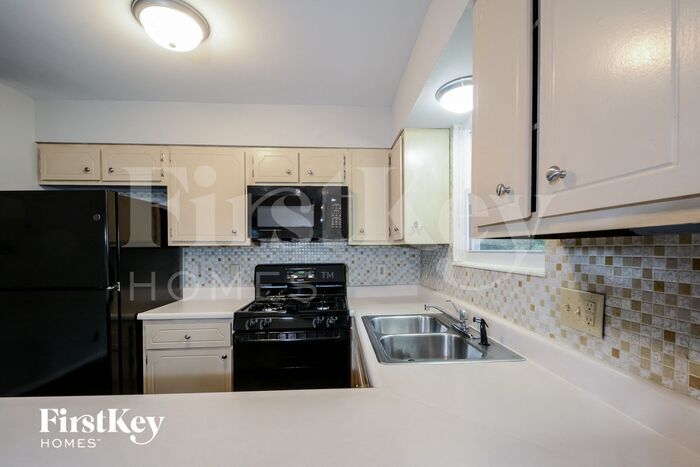 Building Photo - 801 Boleyn Pl