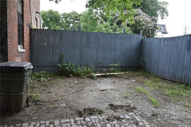 Building Photo - 505 St James St