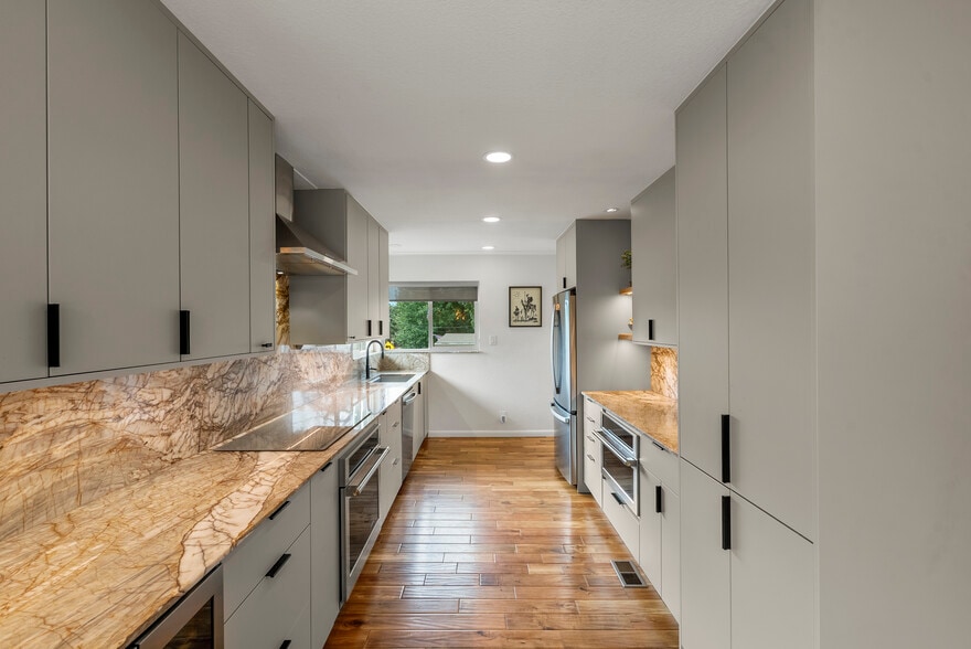 Kitchen - 4963 Harlan St
