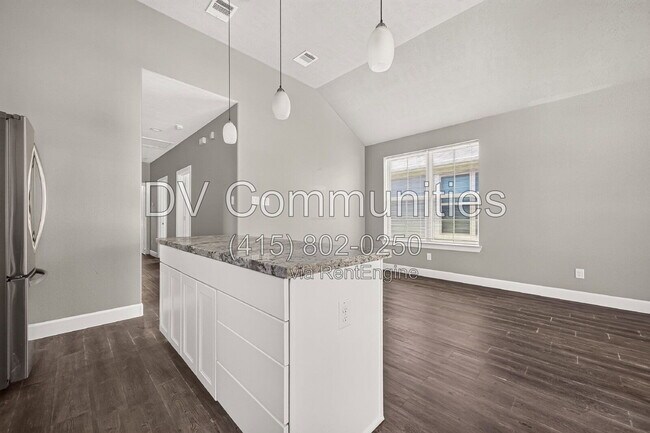 Building Photo - 1204 3rd St