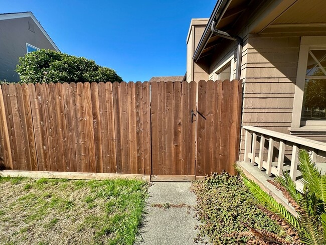 Building Photo - Craftsman Bungalow with Fantastic Fenced Yard