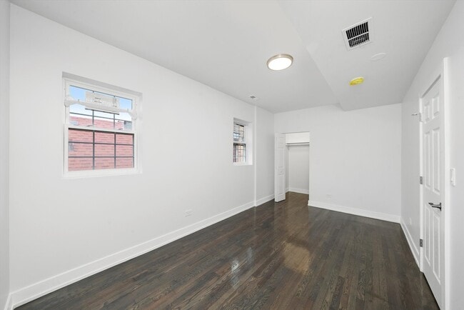 Building Photo - 1010 S Mason Ave