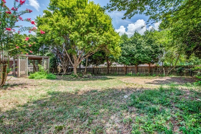 Building Photo - 5624 Annandale Dr