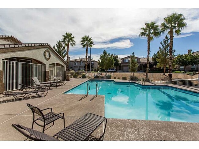 Building Photo - WONDERFUL DUAL MASTER BEDROOM TOWNHOME IN GATED "GREEN VALLEY COMMUNITY!!"