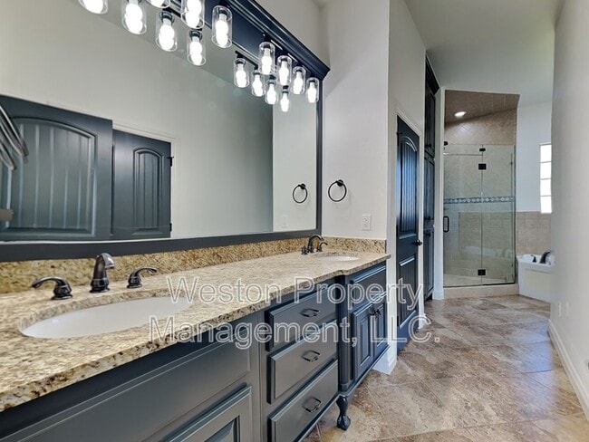 Building Photo - 2008 SE 9th St