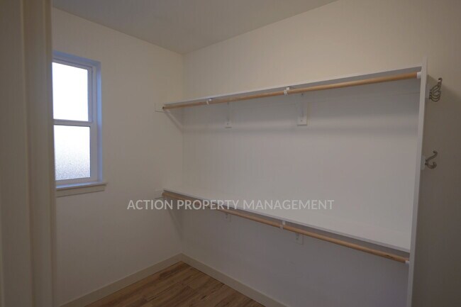 Building Photo - Beautiful custom-built 3 bed, 1 office, 2 bath, 2 car garage in Sequim