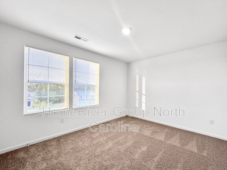 Building Photo - 175 Pine Needle Dr