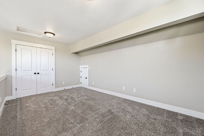 Building Photo - 3 Bed, 2.5 Bath Townhome Centrally Located– Bend, OR