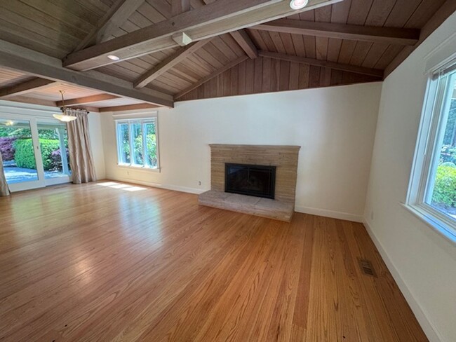 Building Photo - Beautiful updated single level Lafayette h...