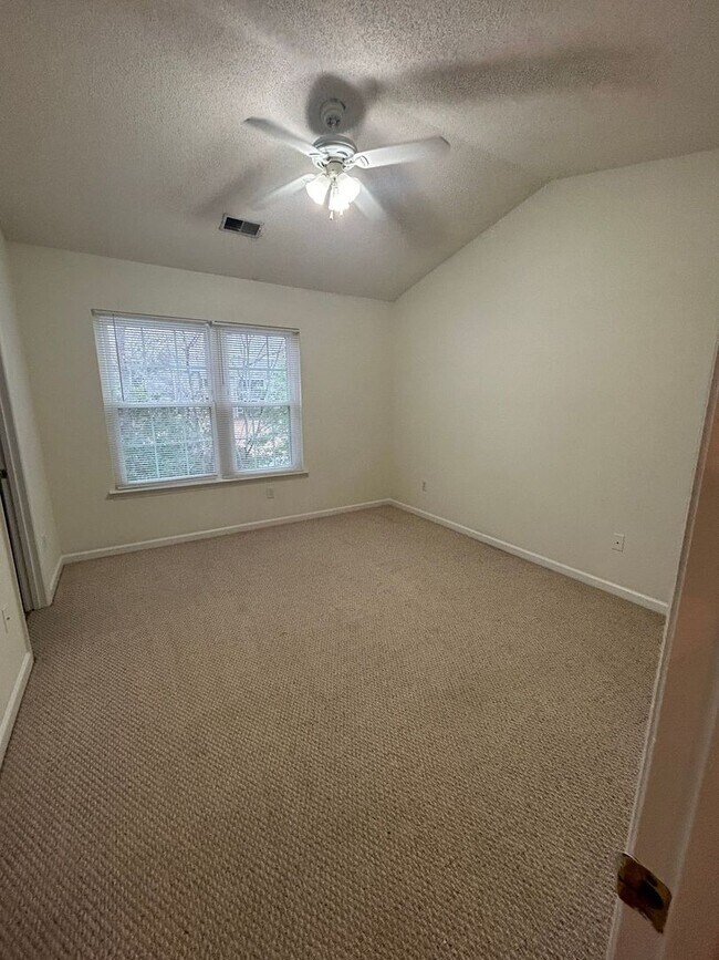 Building Photo - Oak Bluff Townhome