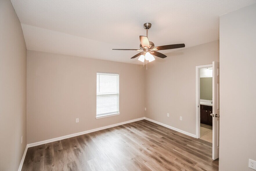 Building Photo - 5107 Johnson Creek Dr