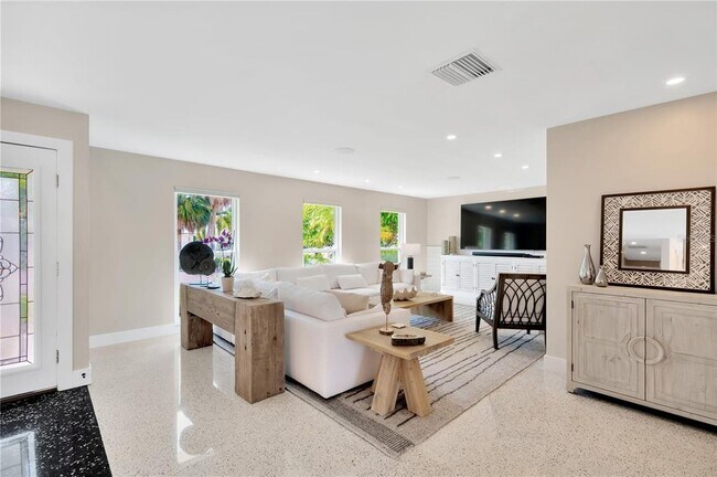 Building Photo - 807 Snug Island