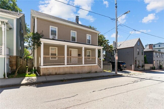 Building Photo - 11 Young St