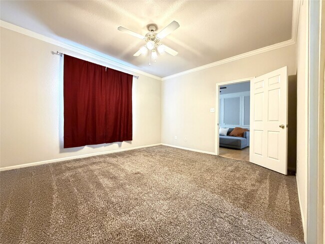 Building Photo - 2255 Braeswood Park Dr