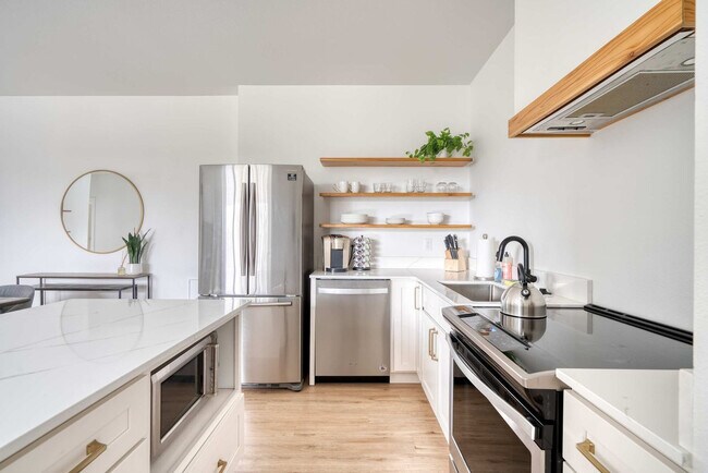 Building Photo - 4980 N Vancouver Ave