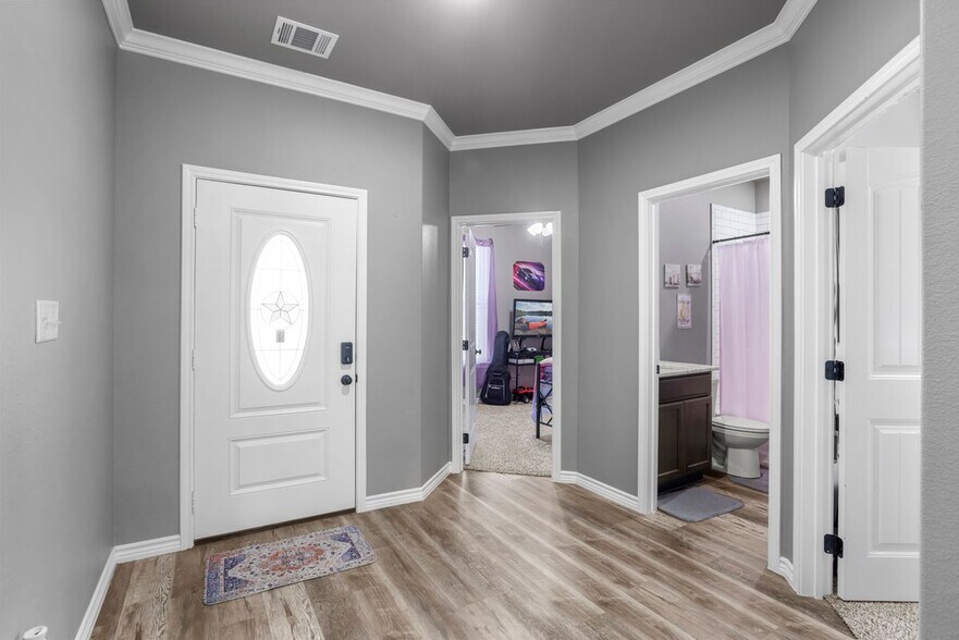 Building Photo - 2124 Blackhawk Lp