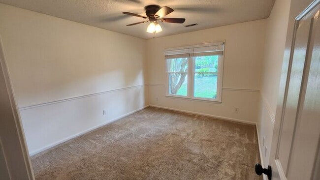 Building Photo - Three-bedroom Rancher in Concord!