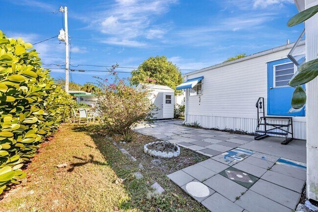 Building Photo - 14556 Glenview Dr