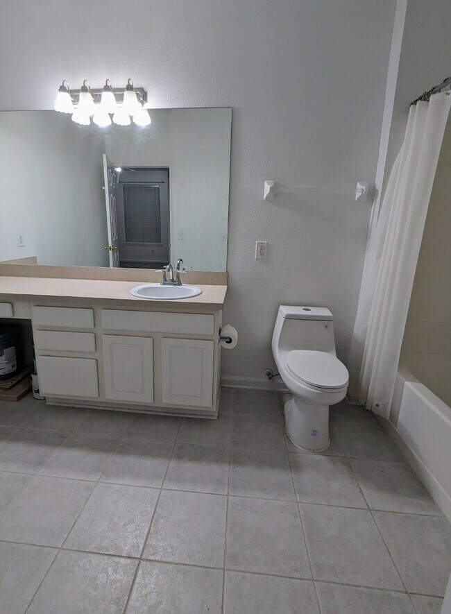 Building Photo - "Beautiful Move-In Ready 3/2 Condo near Town Center & UNF - Save $500 Off January Rent!"