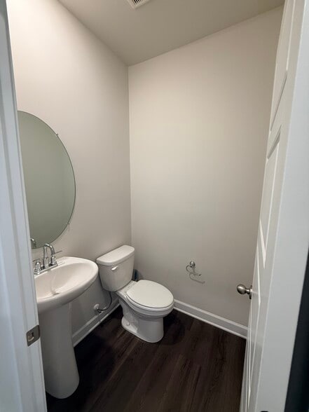 Building Photo - 124 Lavinia Cir