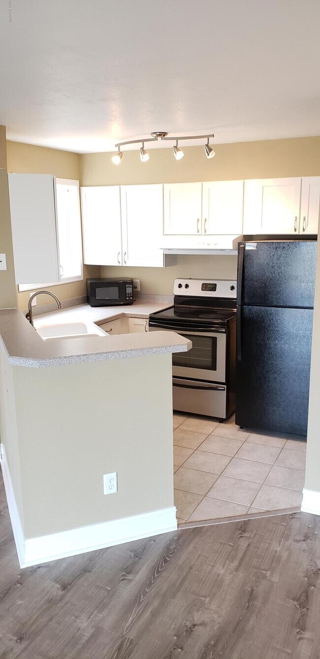 Building Photo - 1801 Island Club Dr