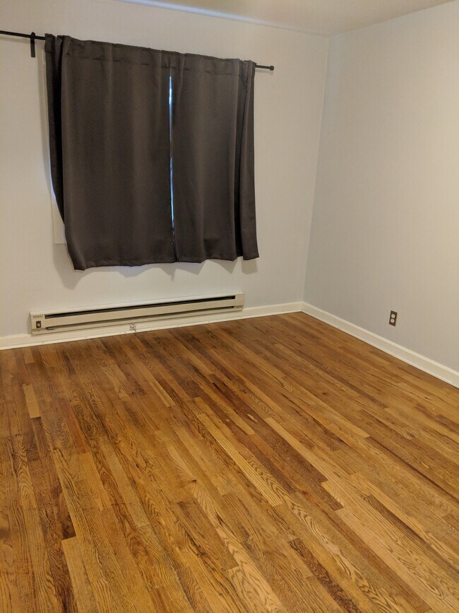 Building Photo - 913 NE Church Street