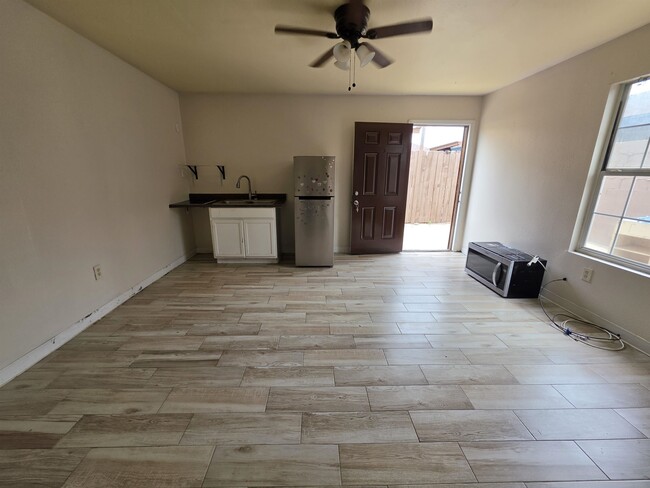 Building Photo - 301 Soria Dr