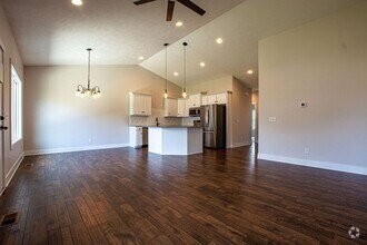 Building Photo - Gorgeous 3 Bedroom / 3 Bath Town Home in B...