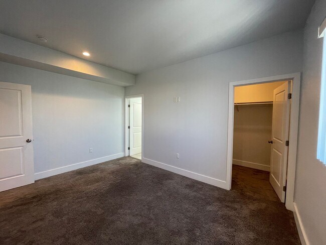 Building Photo - 2131