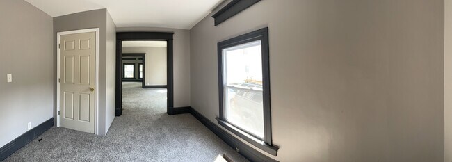 Building Photo - 407 E Center St