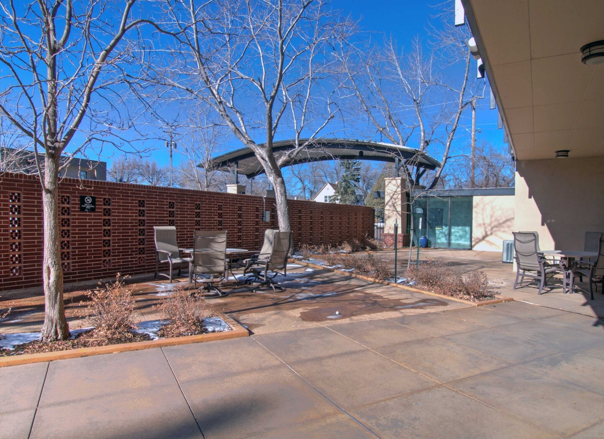 Building Photo - 417 E Kiowa St