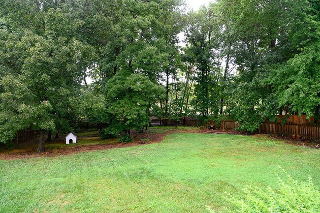 Building Photo - Wonderful and Spacious 3 bedroom home 2.5 bath in High Point with 2 car garage and large fenced-i...
