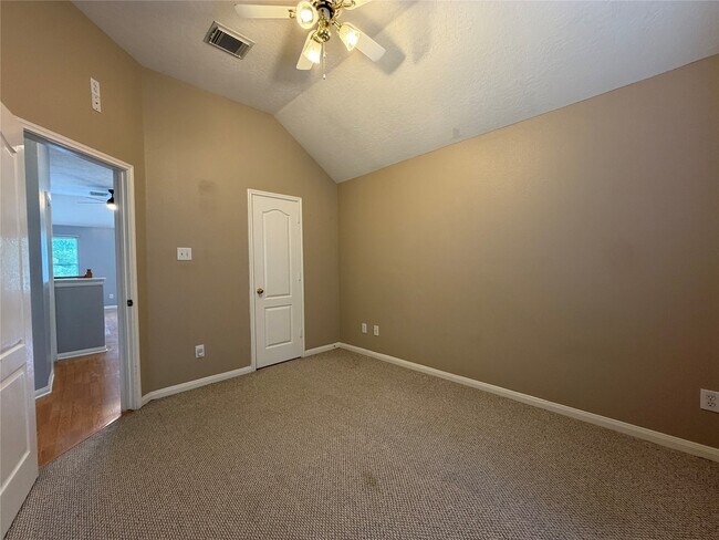 Building Photo - 1113 Shadowbend