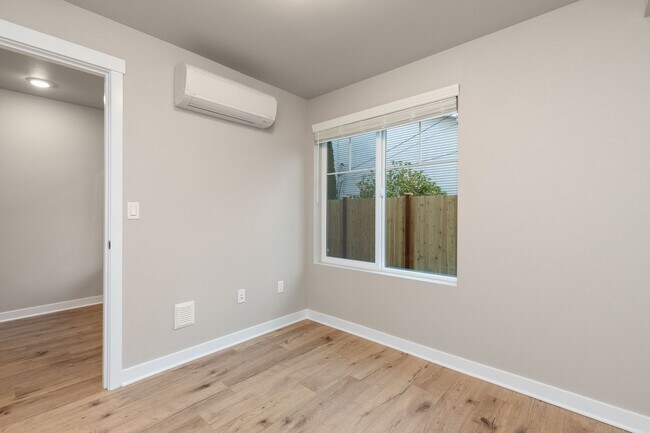 Building Photo - Modern 3 Bedroom Townhome with Designer Finishes in Lynnwood