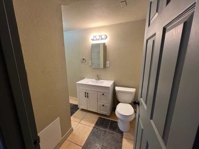 Building Photo - 928 S 7th Ave