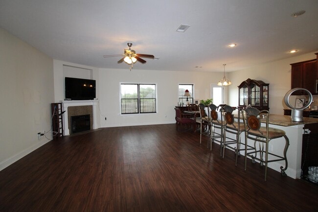 Building Photo - 650 Dunrobin Ln